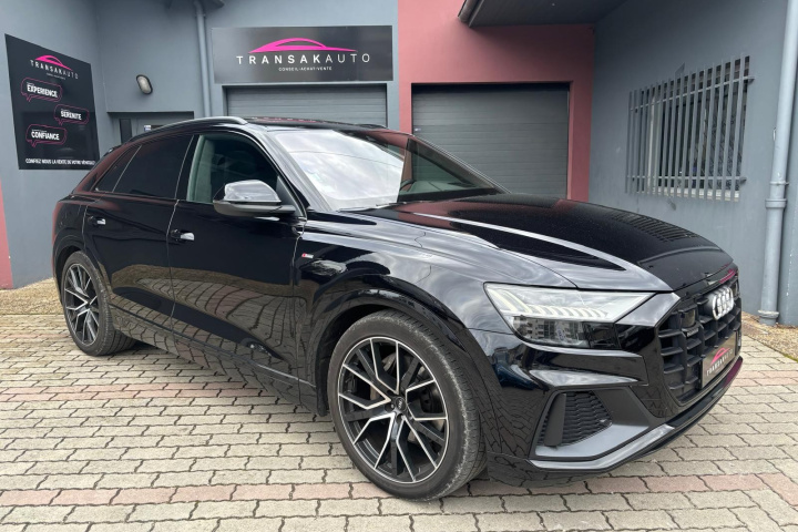 AUDI Q8